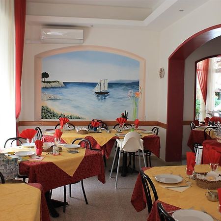 Hotel Susanna Rimini Exteriér fotografie
